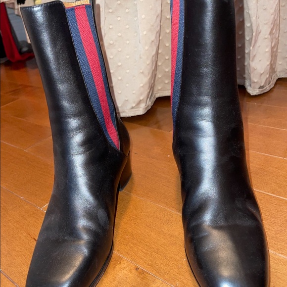 ♥️Gucci size 6.5 black leather boots. Offers welcomed- must go!!!!!♥️ - Picture 5 of 8